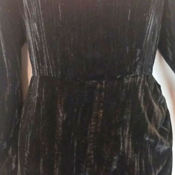 WAYF black puff long sleeve square neckline crushed velvet dress size medium - Picture 4 of 15